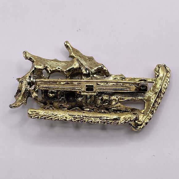 Vintage Christmas Sled Santa's Sleigh Pin Brooch Presents Enamel Rhinestone Gold - Picture 4 of 7
